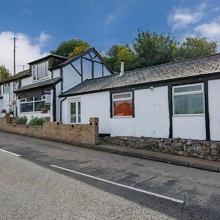 LlandeglaWelsh Row House公寓 外观 照片