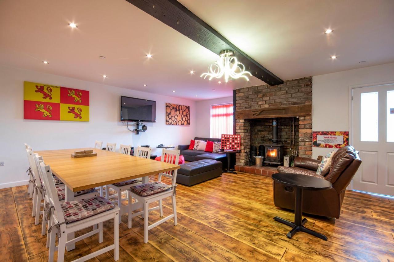 LlandeglaWelsh Row House公寓 外观 照片