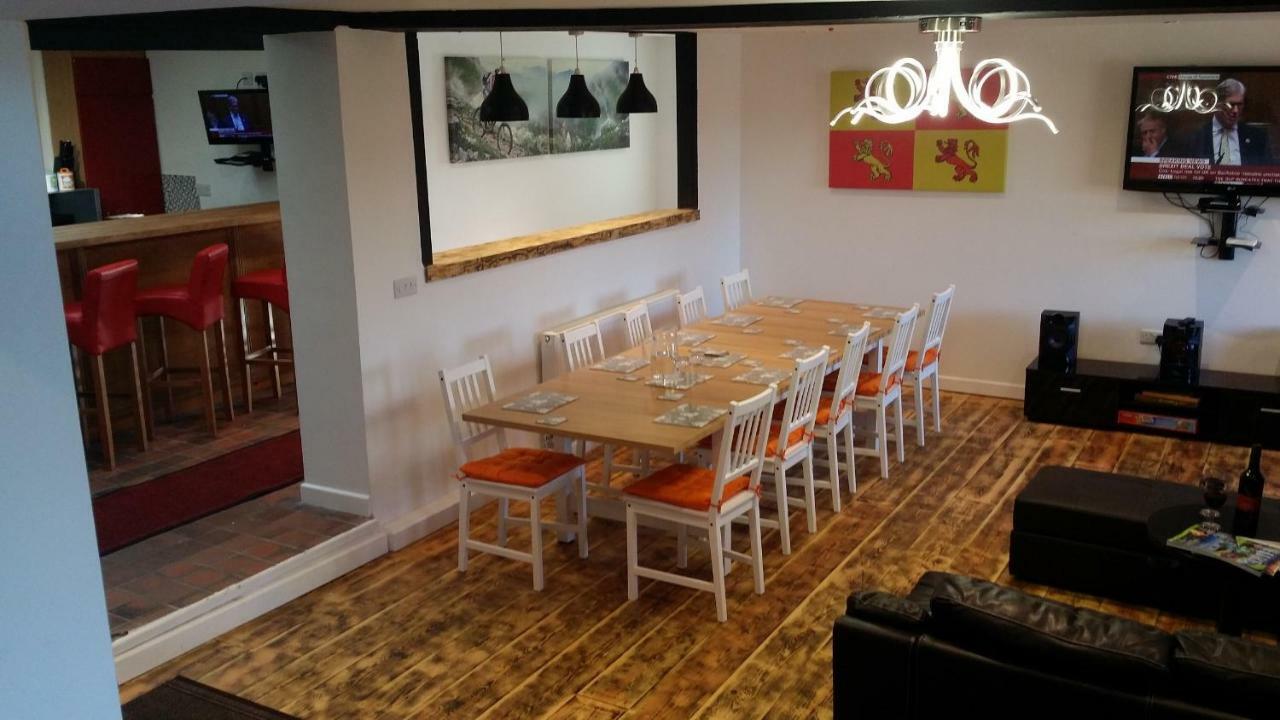 LlandeglaWelsh Row House公寓 外观 照片