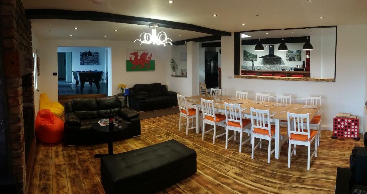 LlandeglaWelsh Row House公寓 外观 照片