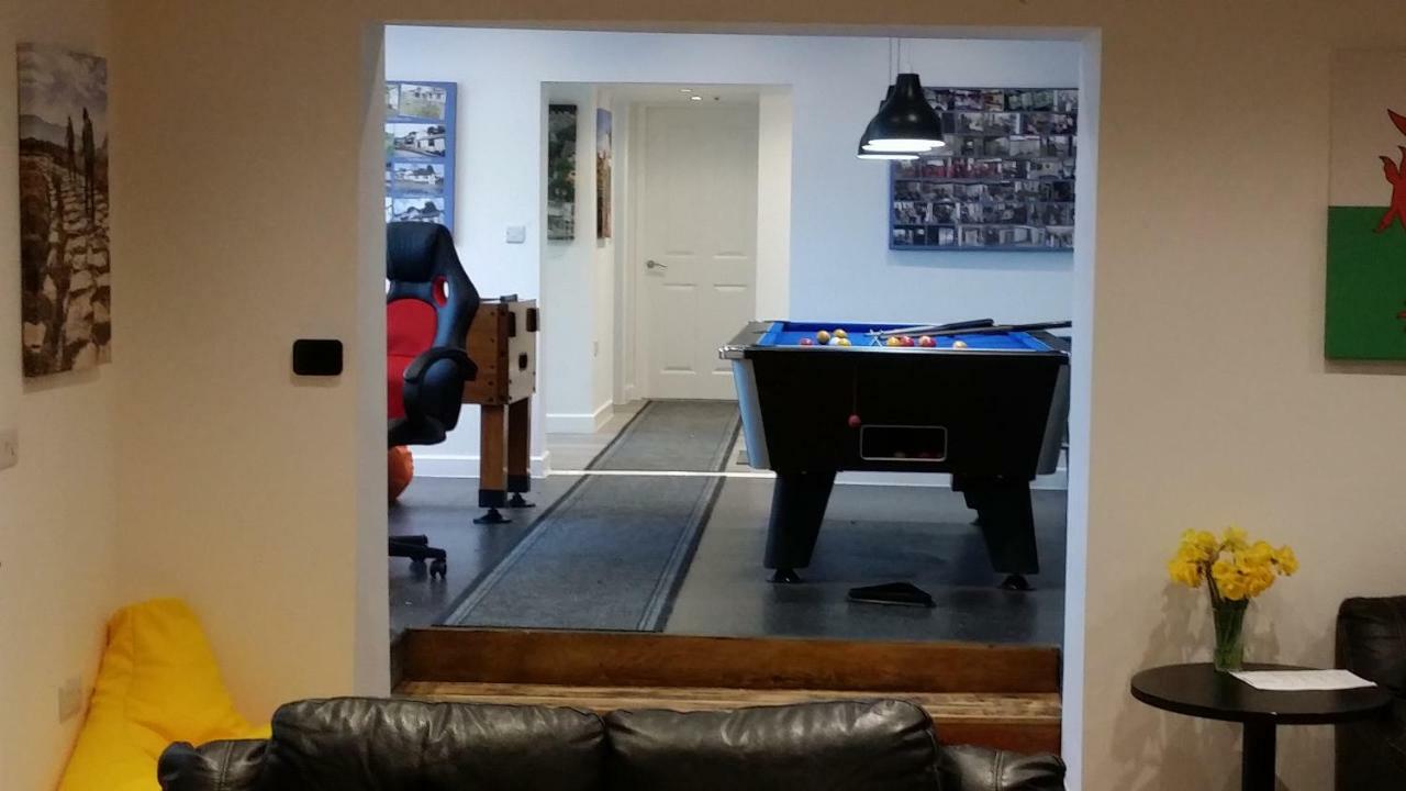 LlandeglaWelsh Row House公寓 外观 照片