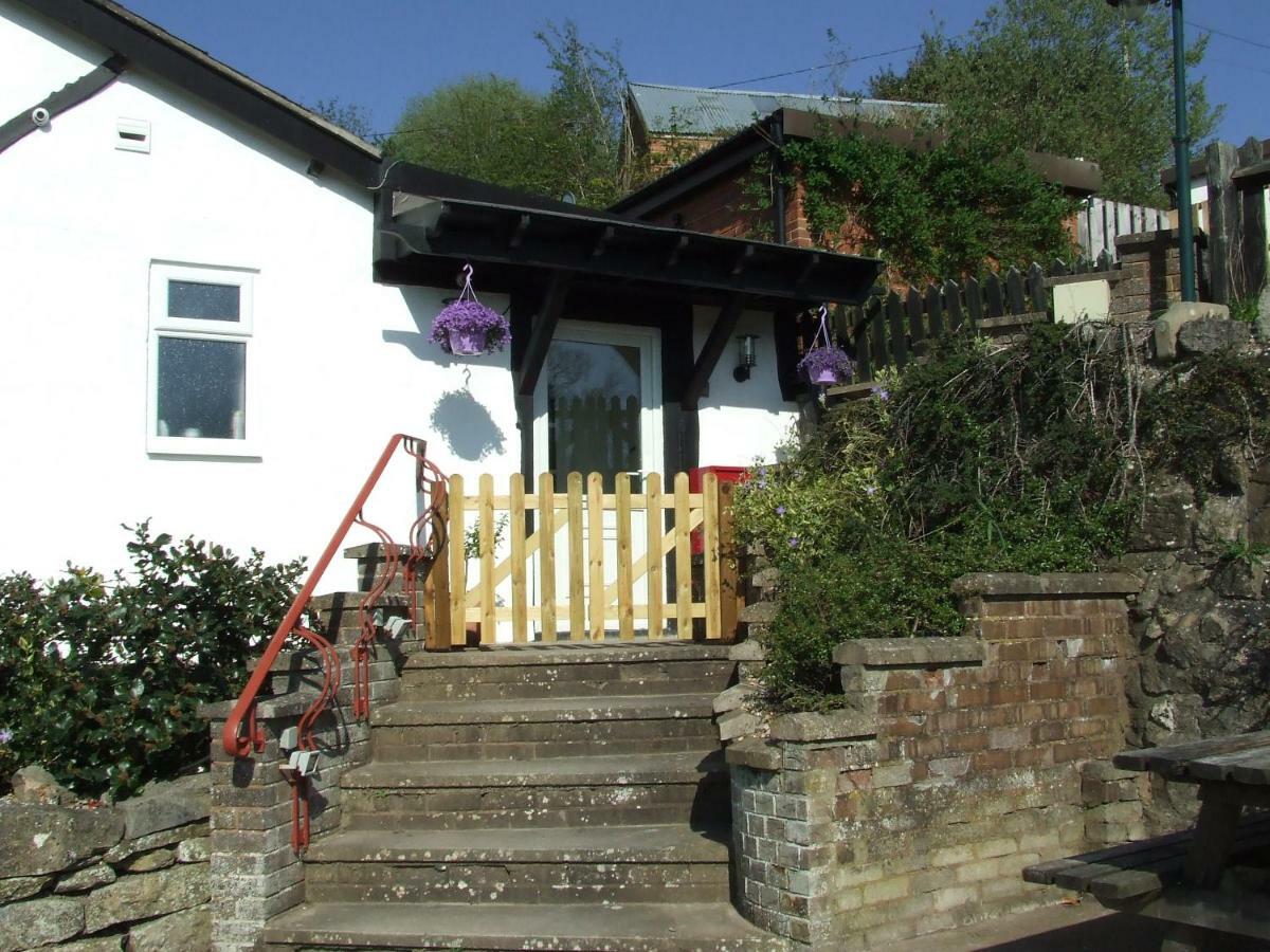 LlandeglaWelsh Row House公寓 外观 照片