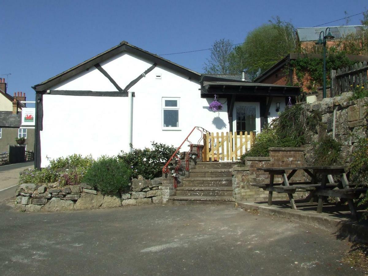 LlandeglaWelsh Row House公寓 外观 照片