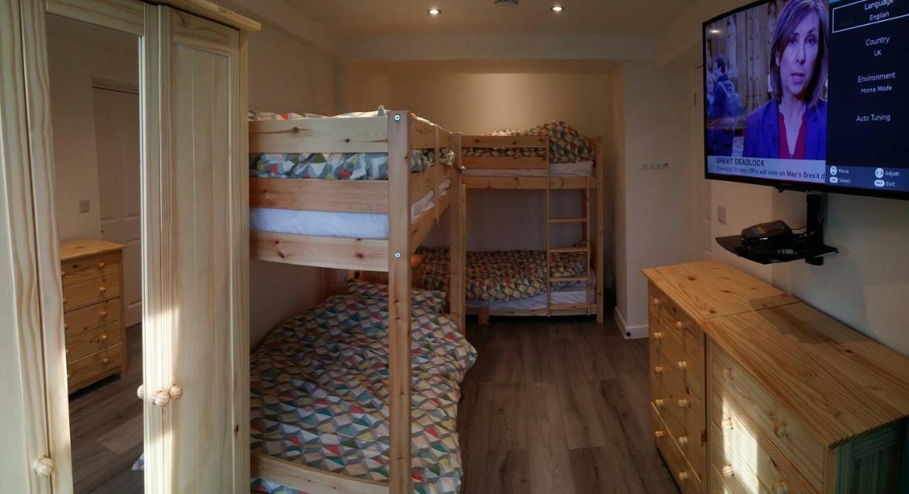 LlandeglaWelsh Row House公寓 外观 照片
