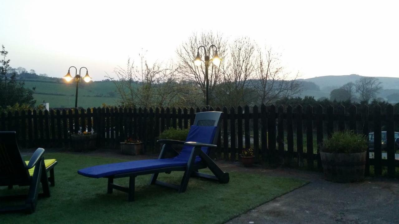 LlandeglaWelsh Row House公寓 外观 照片